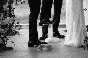 lynn-shapiro-photo-smashaing-the-glass_1503