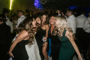 lynn-shapiro-photo-smashaing-the-glass_1513